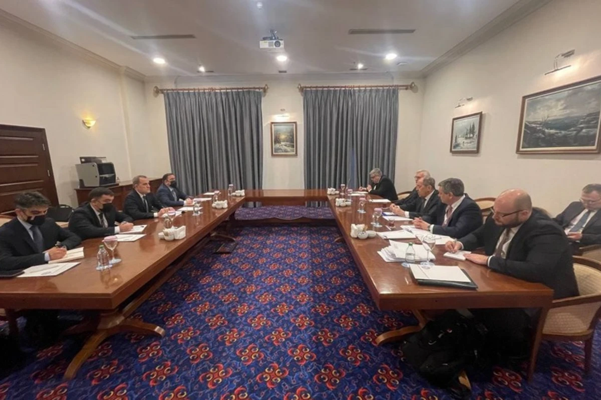 Ceyhun Bayramov və Sergey Lavrov Antalyada görüşdü