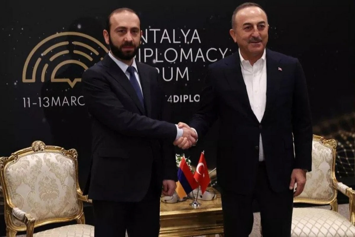 Türkiyə və Ermənistan xarici işlər nazirləri arasında görüş olub