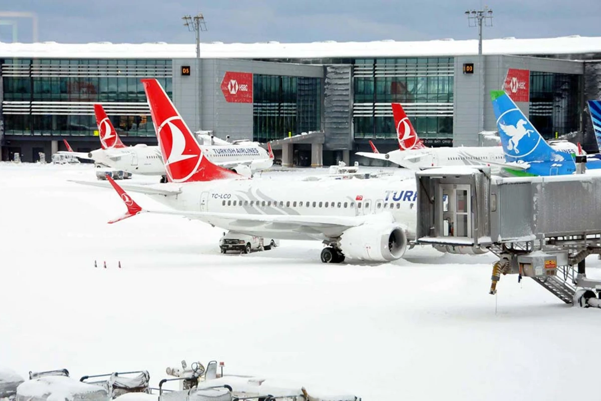 İstanbul aeroportlarında 400-dən çox reys təxirə salınıb