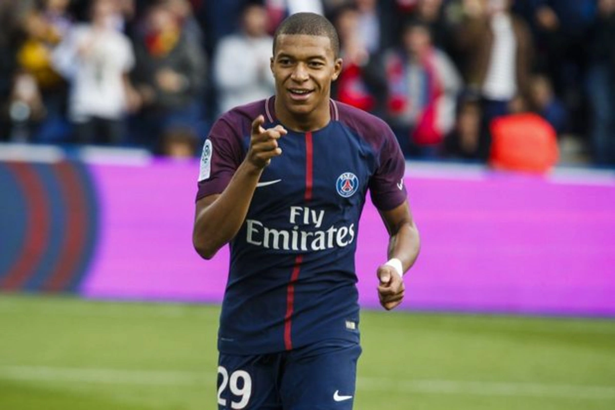 Mbappe “Real”la müqavilə imzaladı - FOTO