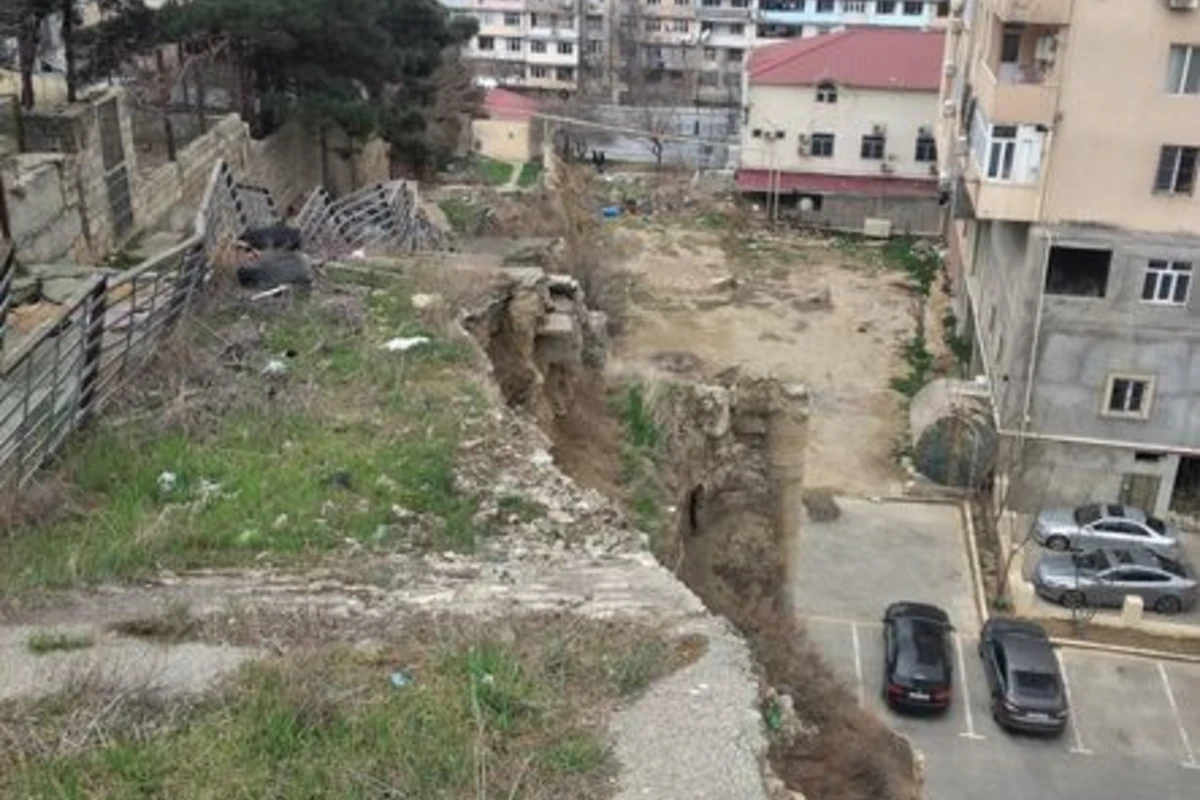 Bakıda təhlükəli vəziyyət: Məktəblilər risk altındadır - FOTO