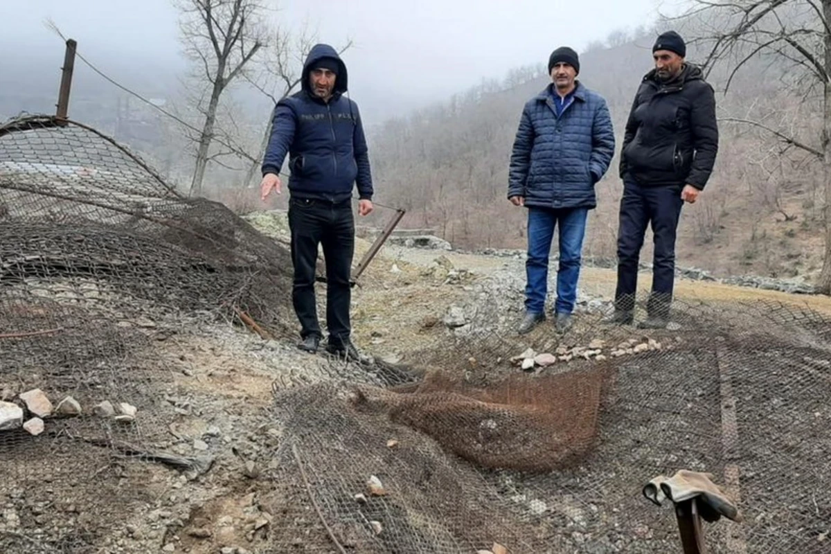 Dövlət müəssisəsindən 37 min manatlıq oğurluq etmək istəyən dəstə ƏLƏ KEÇDİ - FOTO