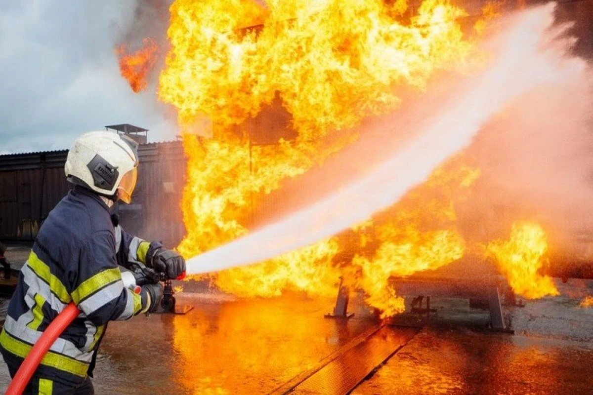 Пожар в жилом доме в Баку