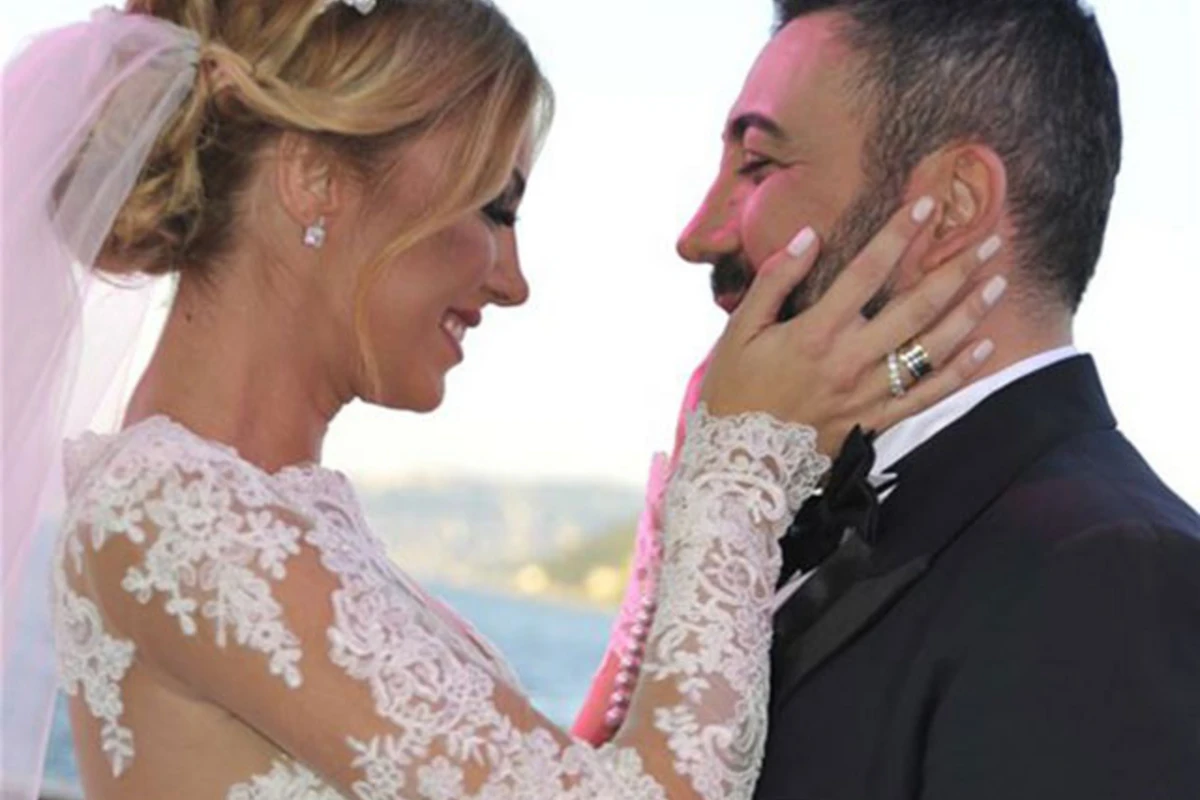 Tanınmış müğənni 8 illik həyat yoldaşından boşanır - FOTO