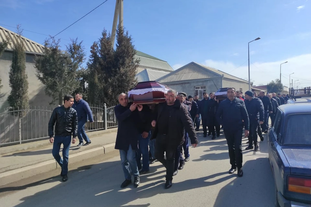 Убитые в Украине азербайджанцы похоронены в Гейгеле - ВИДЕО Убитые в Украине азербайджанцы похоронены в Гейгеле - ВИДЕО