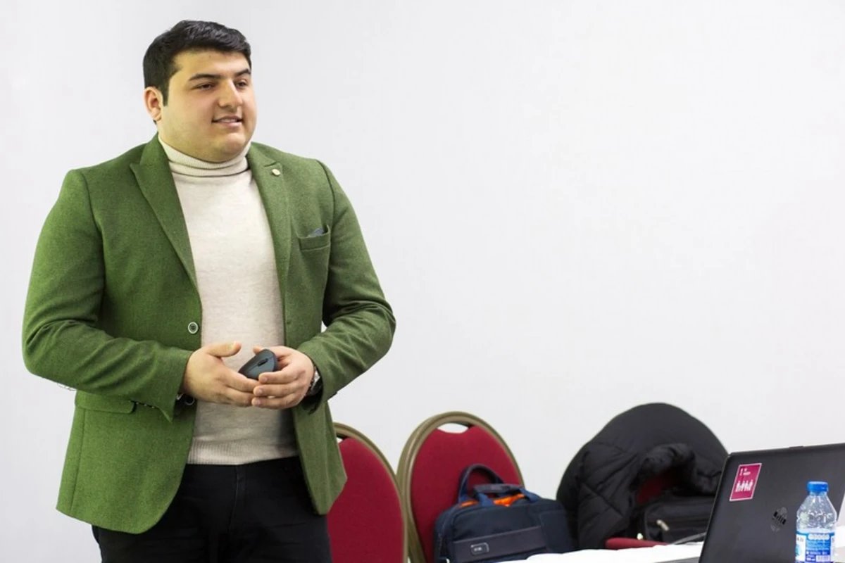 Nazir özünə yeni müşavir təyin etdi