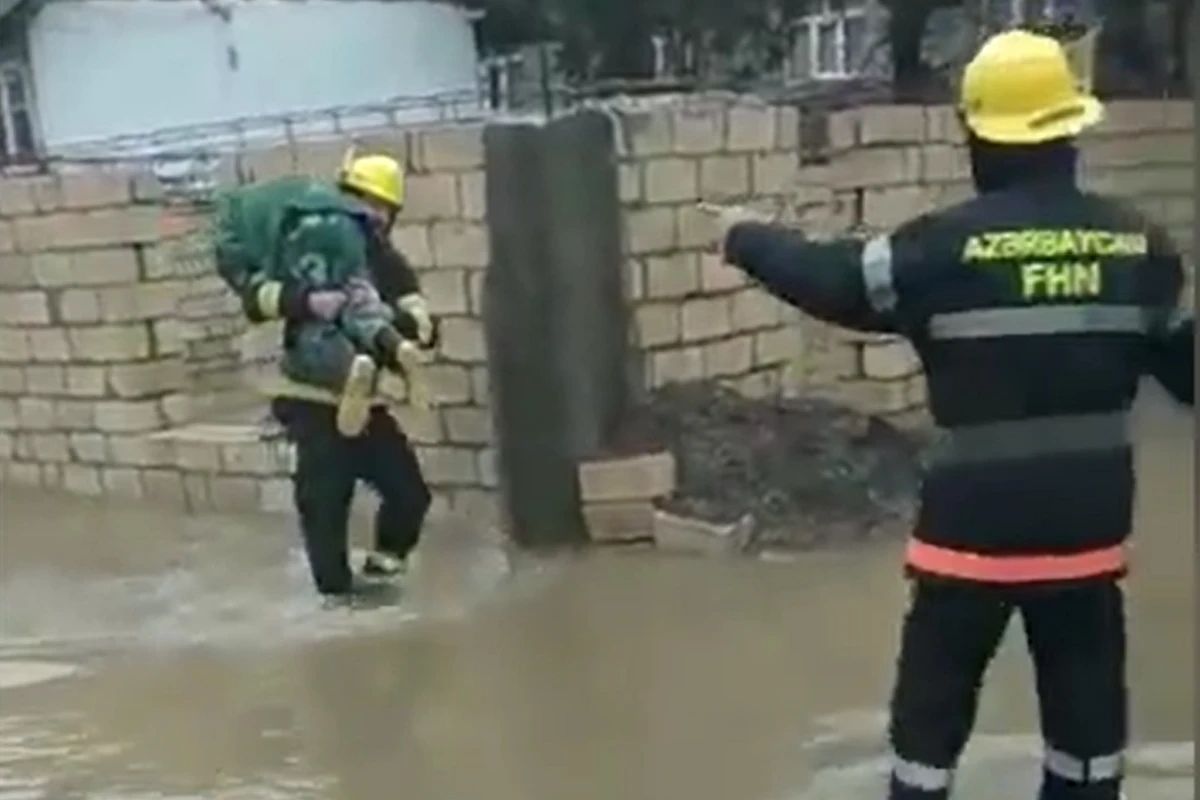 Из затопленных сел Азербайджана спасены еще 25 человек - ВИДЕО