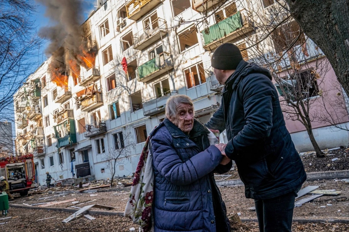 Qaynar nöqtədən təxliyə olunan Milli Qəhrəmanın qızı DANIŞDI - FOTO Qaynar nöqtədən təxliyə olunan Milli Qəhrəmanın qızı DANIŞDI - FOTO