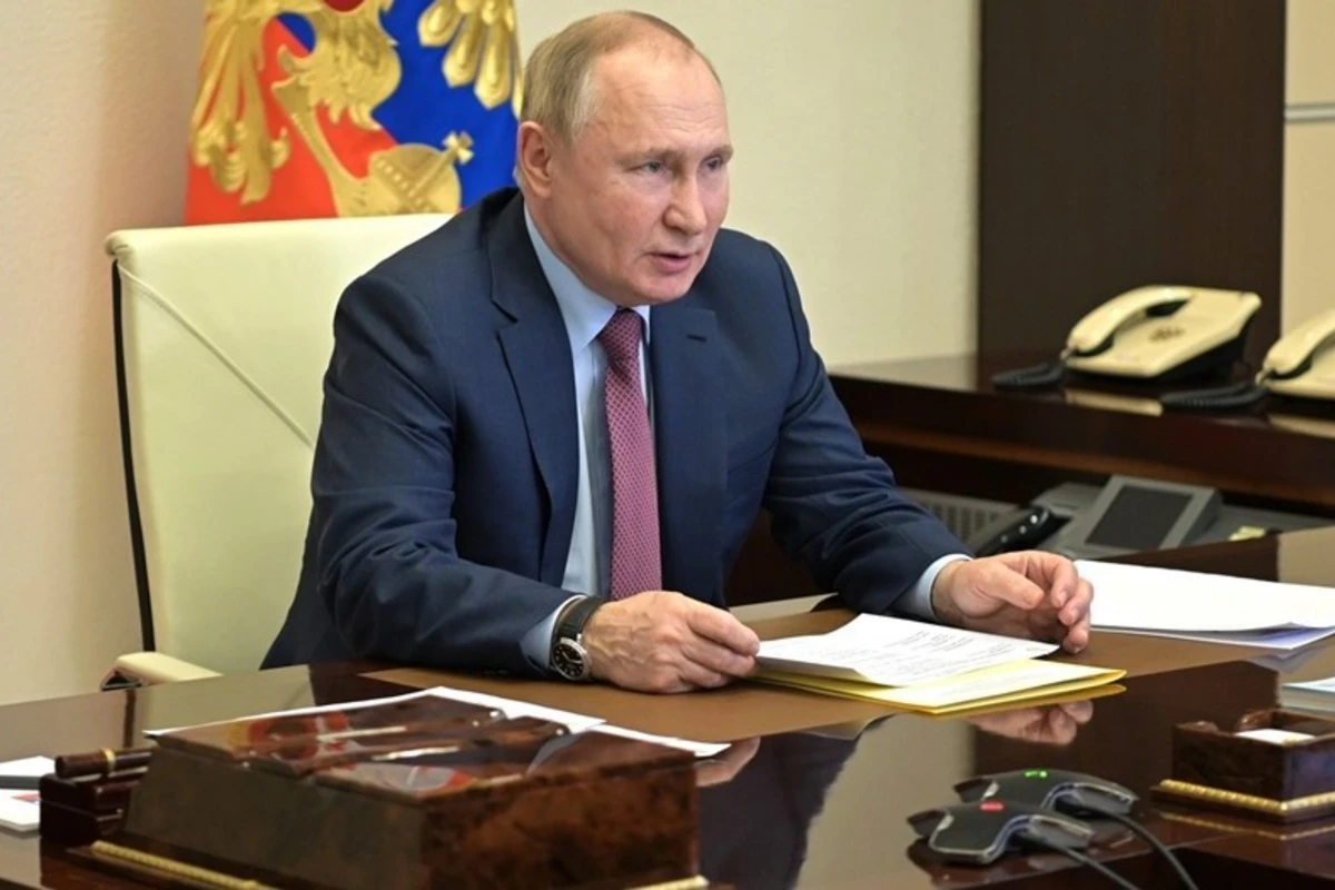 Путин поручил перевести оплату за поставки газа в Европу в рубли