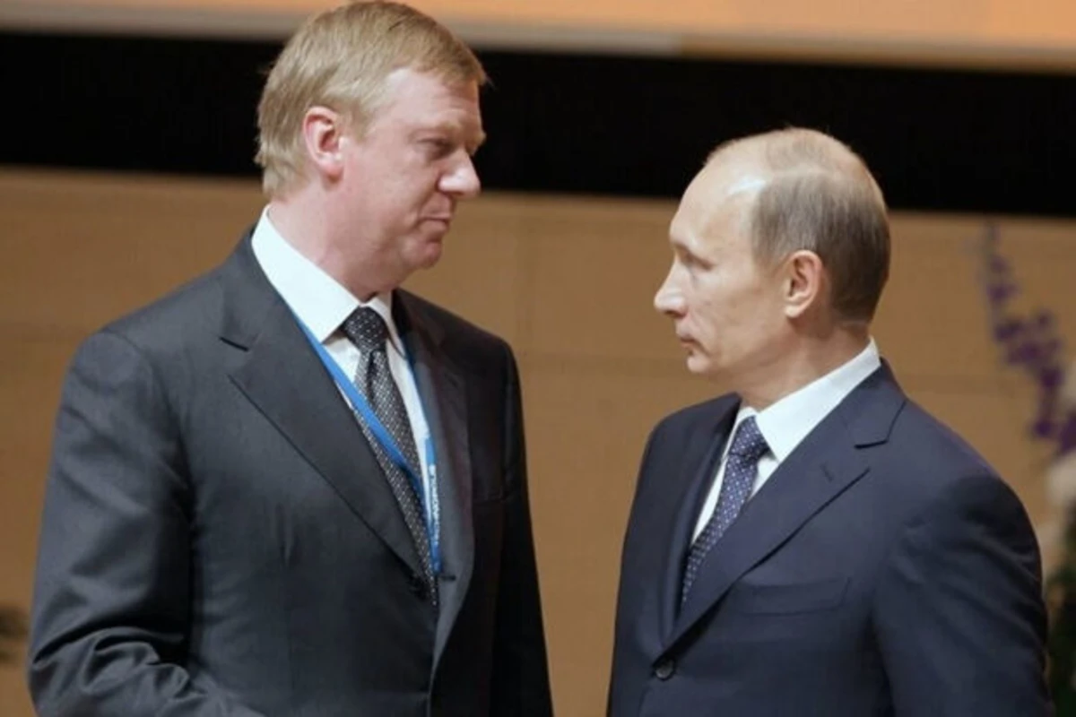 Putin köməkçisini işdən qovdu