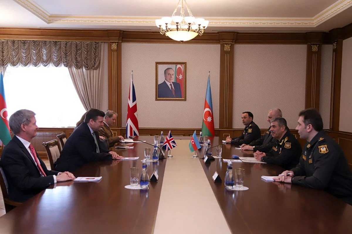 Azərbaycanla Britaniya arasında müdafiə sahəsində əməkdaşlıq müzakirə olunub