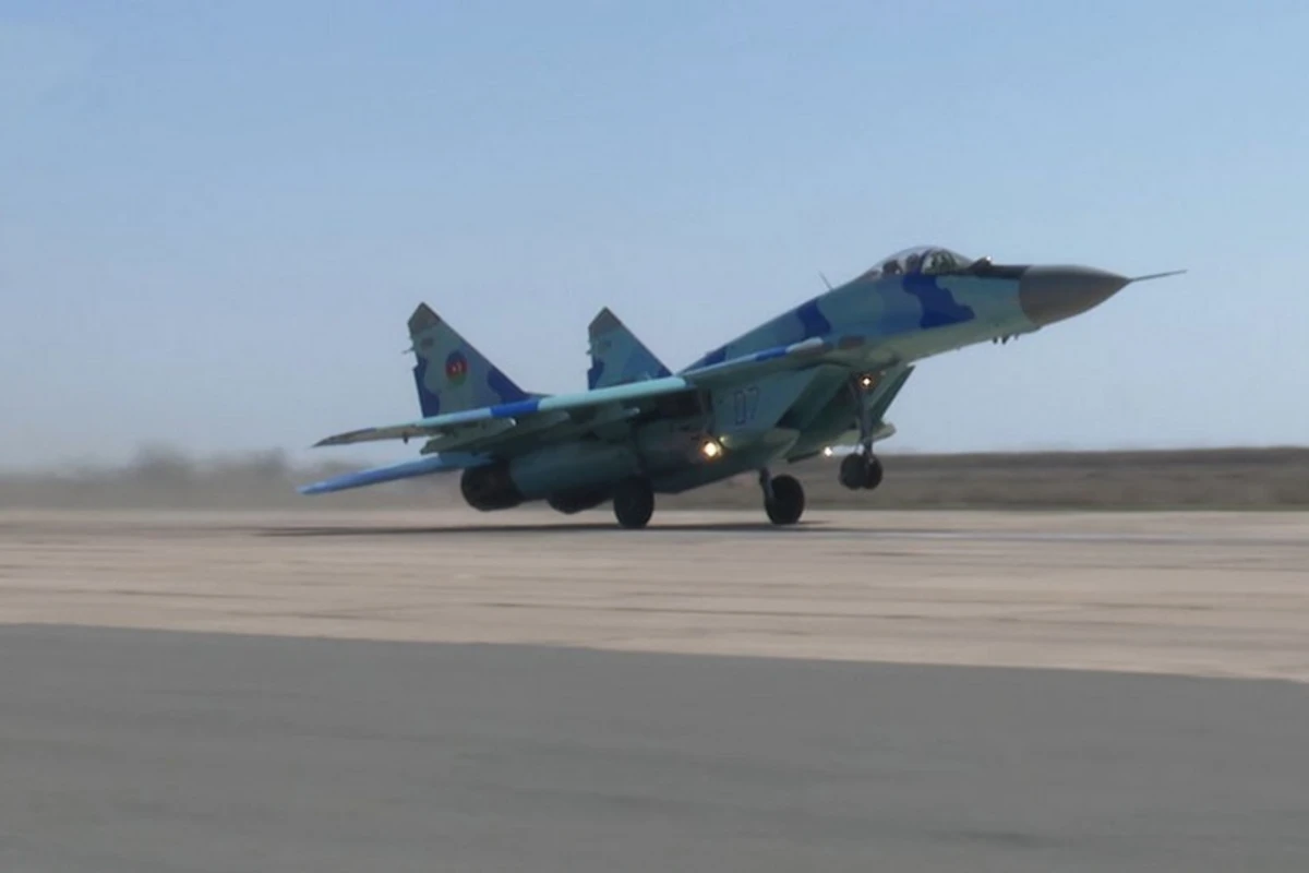 Боевые самолеты ВВС Азербайджана выполнили учебные полеты - ВИДЕО