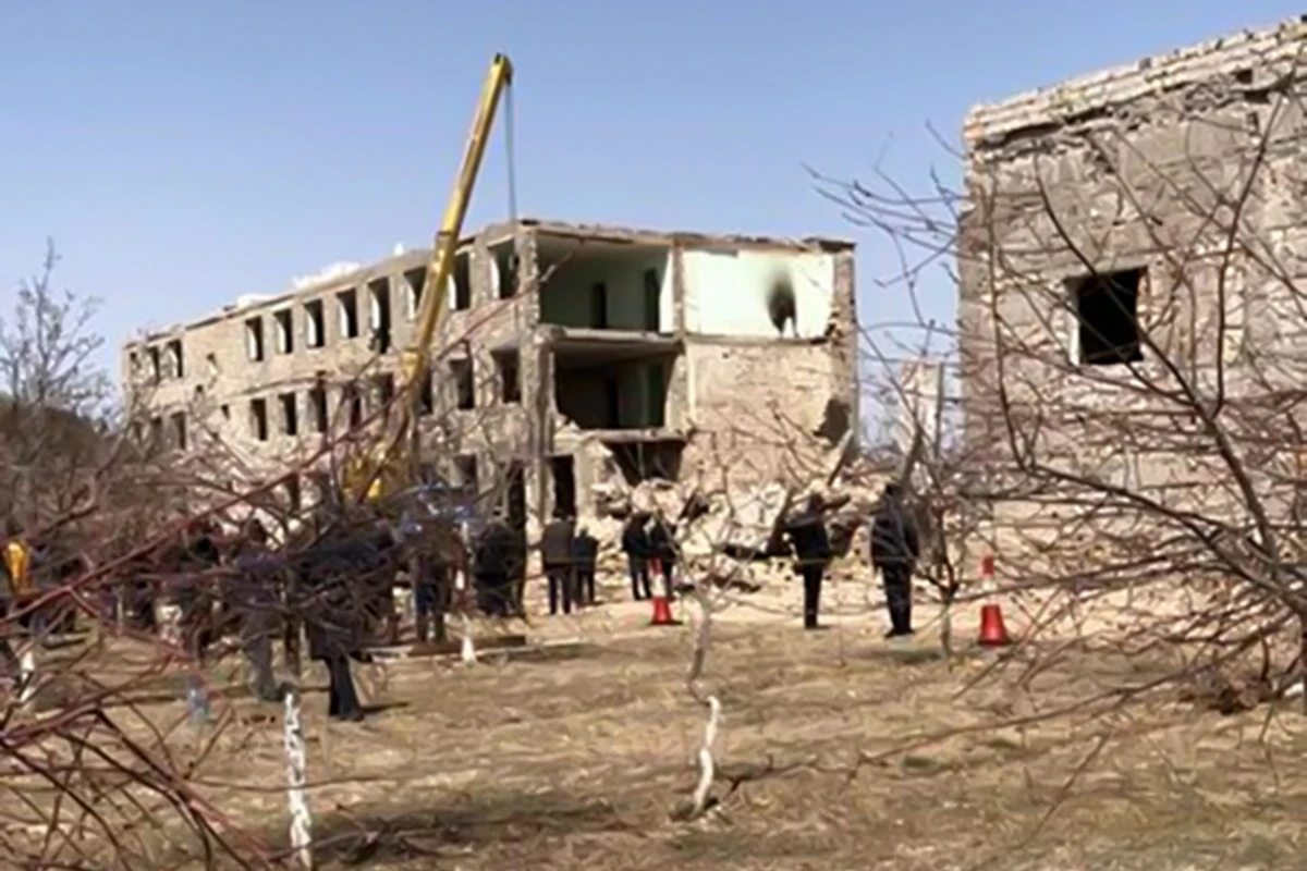 Baş Prokurorluqdan məktəbin uçması ilə bağlı AÇIQLAMA