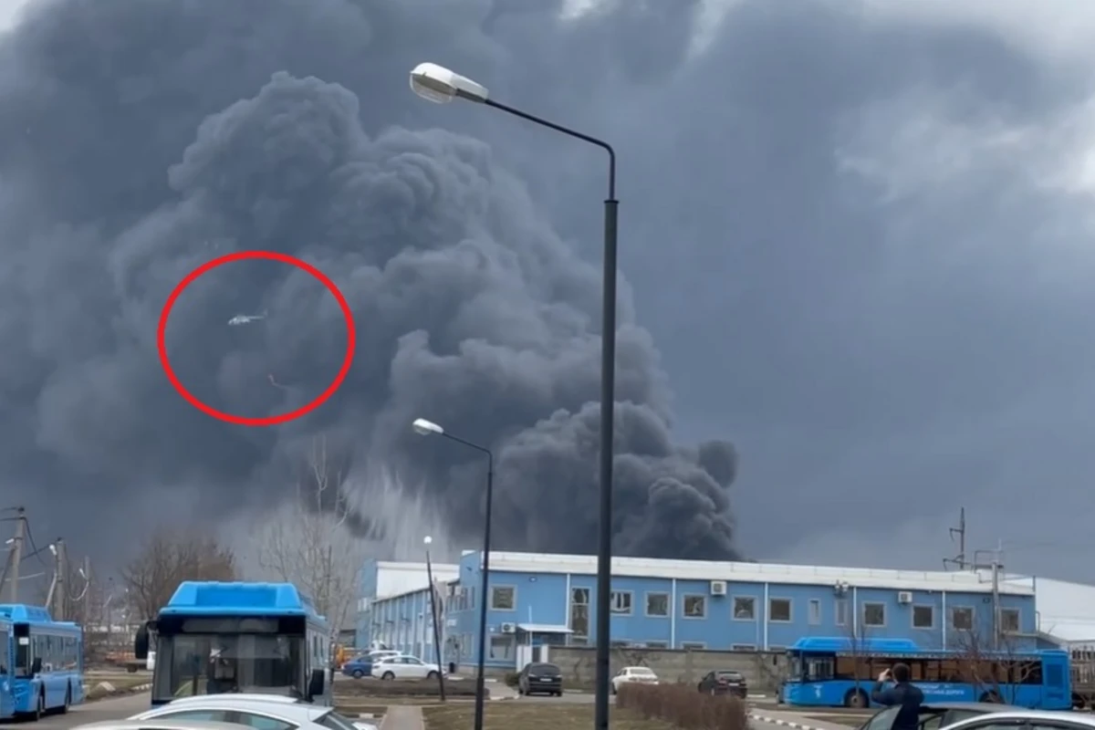 Belqorodda yanan neft bazasını helikopterlə söndürməyə çalışırlar - VİDEO Belqorodda yanan neft bazasını helikopterlə söndürməyə çalışırlar - VİDEO