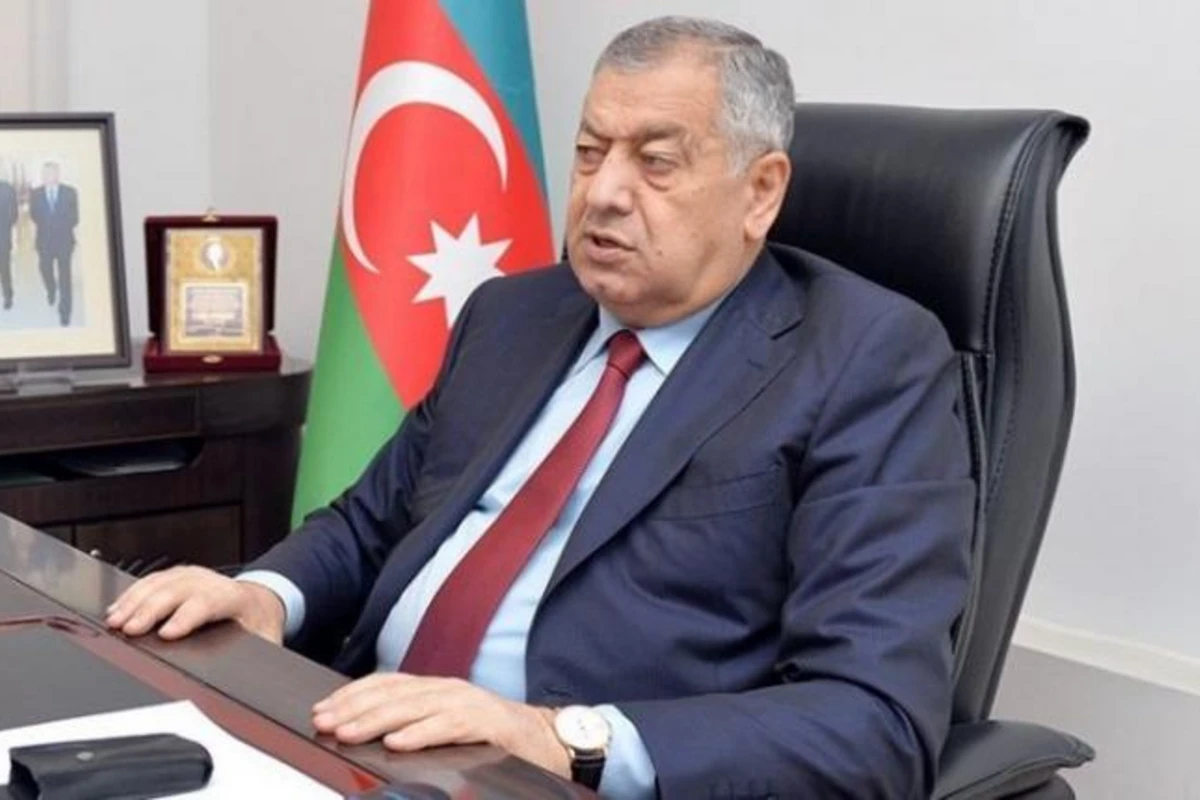 İlham Əliyev Vahid Əhmədovu təltif etdi