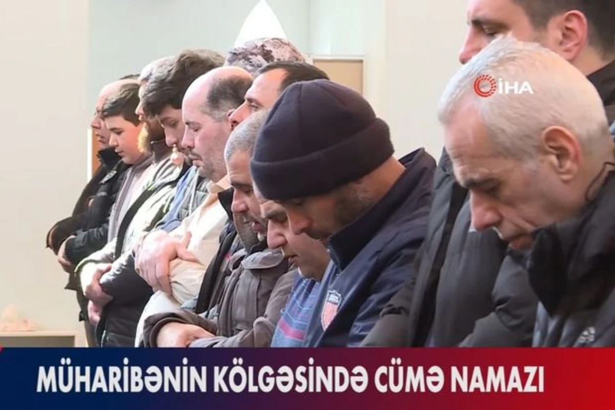 Müharibənin kölgəsində qılınan Cümə namazı - VİDEO