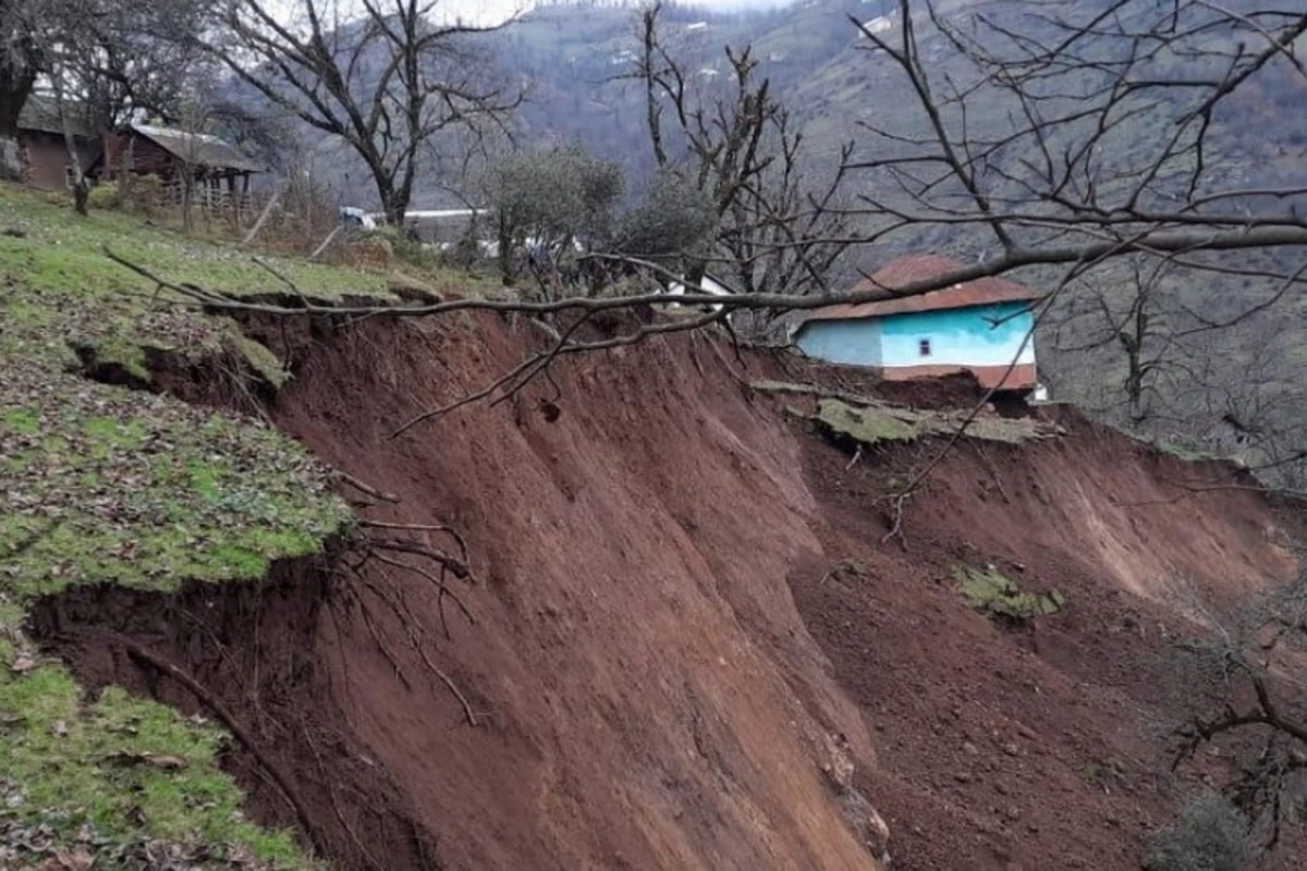 Lerikdə yenidən torpaq sürüşməsi oldu, yaşayış evləri təhlükədədir