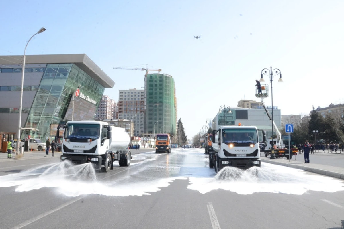 Bakının 545 küçəsi yuyulub - FOTO