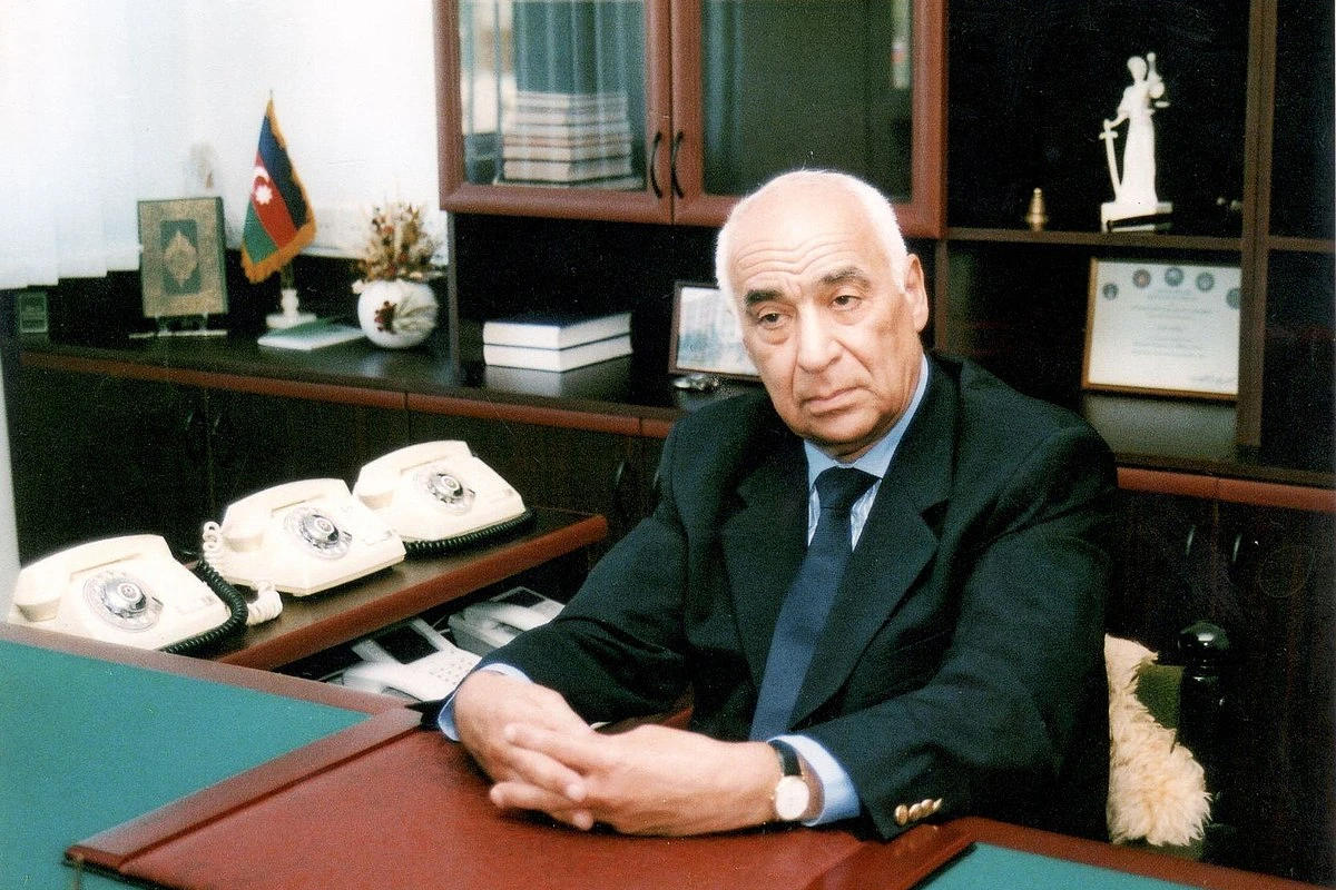 Prezident İkram Kərimovu “Şöhrət” ordeni ilə təltif edib