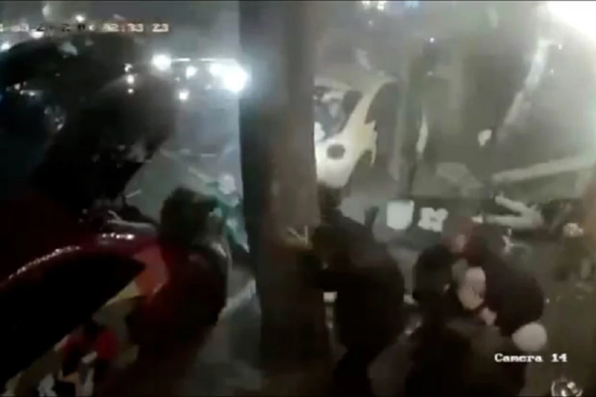 Момент взрыва в ночном клубе в Баку - ВИДЕО
