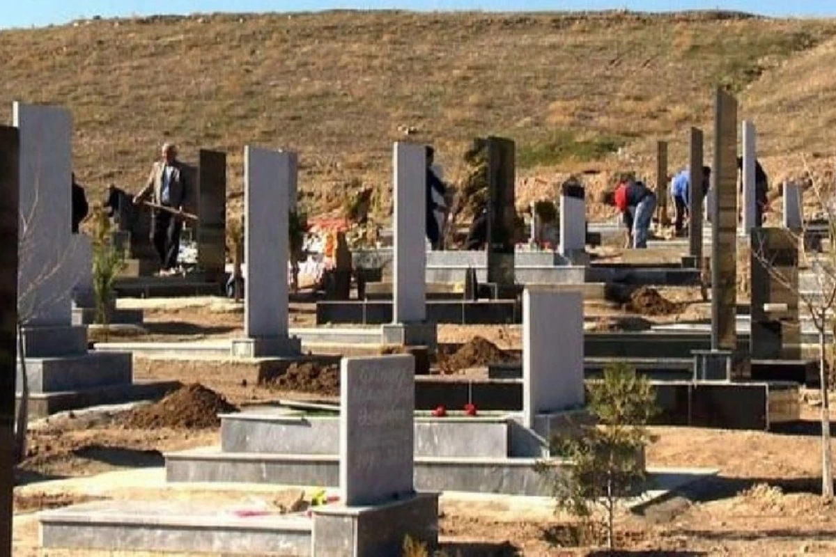Siyavuş Novruzov: Qəbiristanlıqların bələdiyyələrə verilməsi ilə bağlı qərar icra olunmur