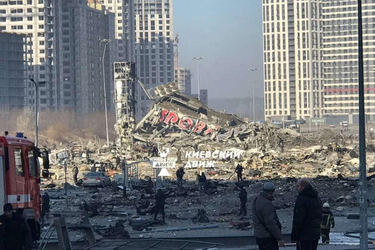 Киевляне массово возвращаются в город, на дорогах образовались пробки