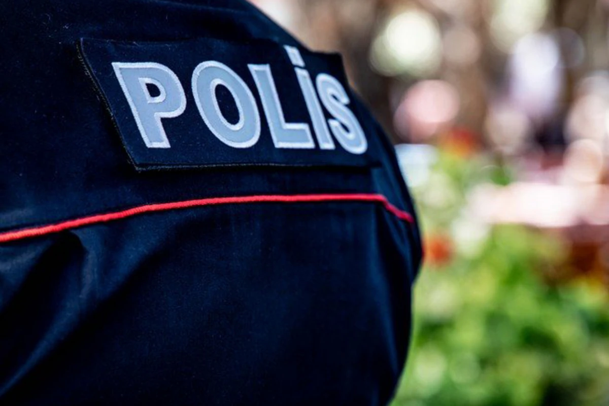Bakıda polis arvadını restoranın qarşısında döydüyünə görə işdən çıxarılıb