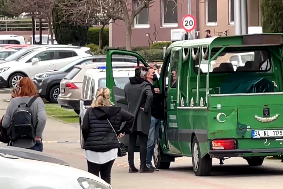 Tanınmış müğənninin anası 9-cu mərtəbədən yıxılaraq öldü - FOTO/VİDEO