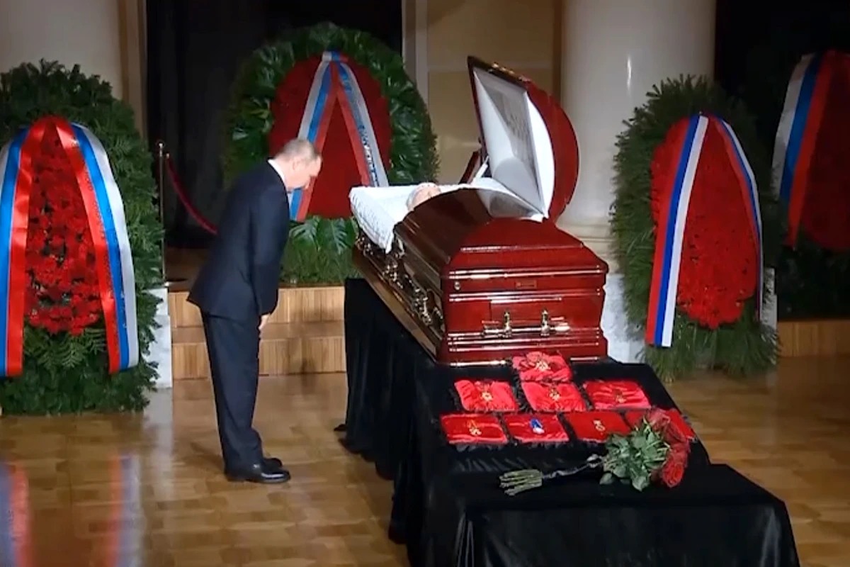 Putin Jirinovski ilə son dəfə vidalaşdı… - VİDEO
