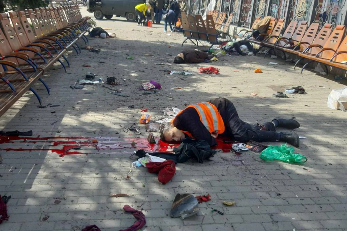 Ukraynada vağzal raket atəşinə tutuldu: 4-ü uşaq olmaqla, 39 ölü - FOTO/VİDEO - YENİLƏNİB Ukraynada vağzal raket atəşinə tutuldu: 4-ü uşaq olmaqla, 39 ölü - FOTO/VİDEO - YENİLƏNİB