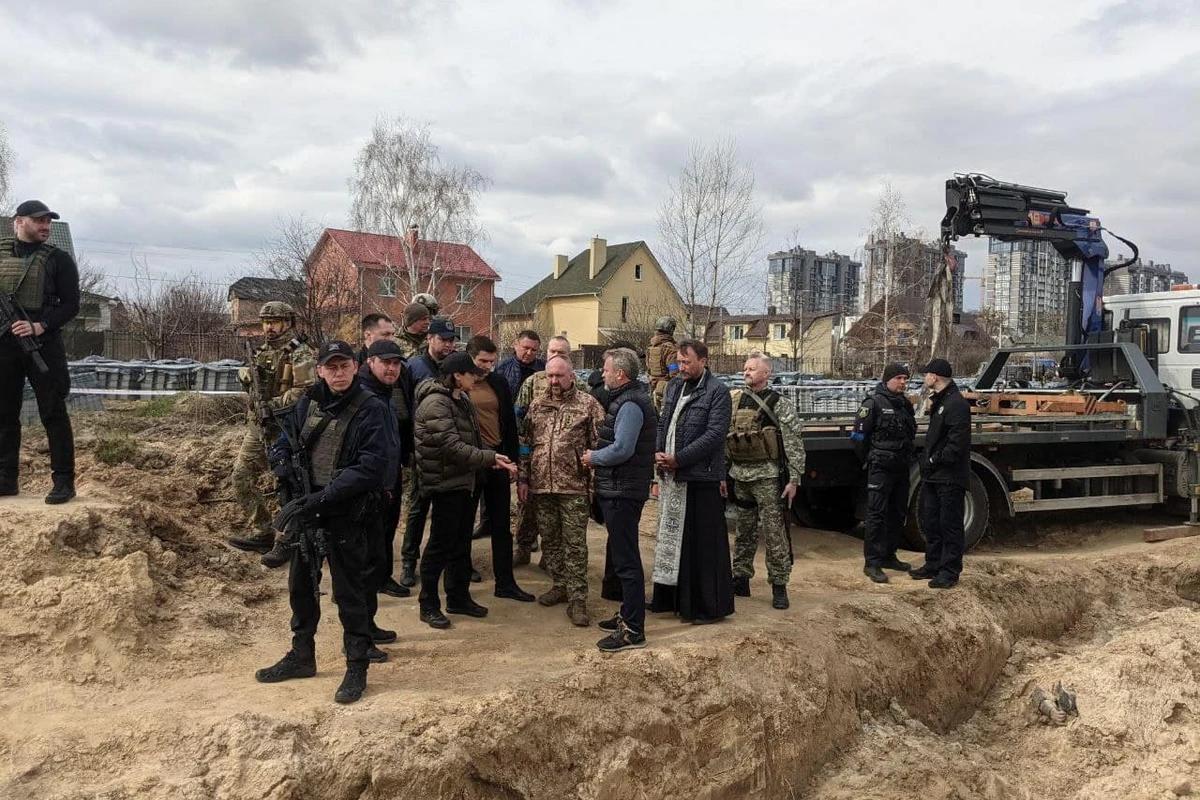 Buçada meyitlərin ekshumasiyasına başlanılıb - FOTO