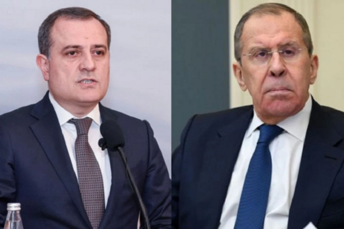 Министры иностранных дел Азербайджана и России провели телефонный разговор