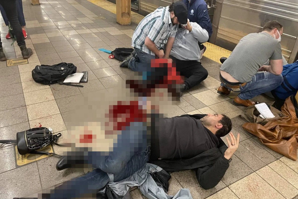 Nyu-York metrostansiyasında insanlara silahlı hücum edilib: 13 yaralı - VİDEO