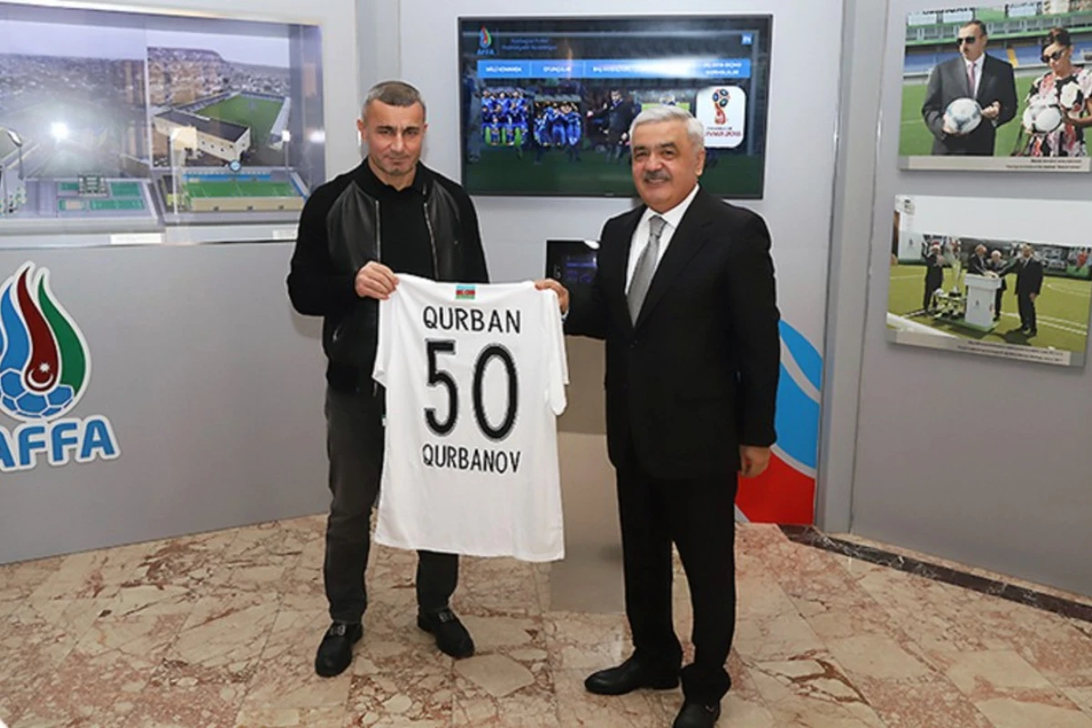 Rövnəq Abdullayev Qurban Qurbanovu təbrik edib - FOTO