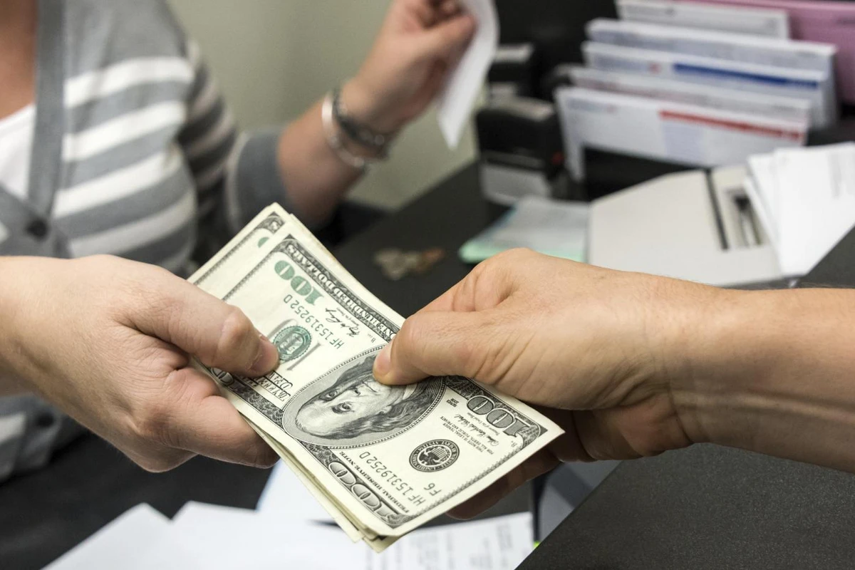 Qohumlar arasında dollar kreditinə görə dava düşdü
