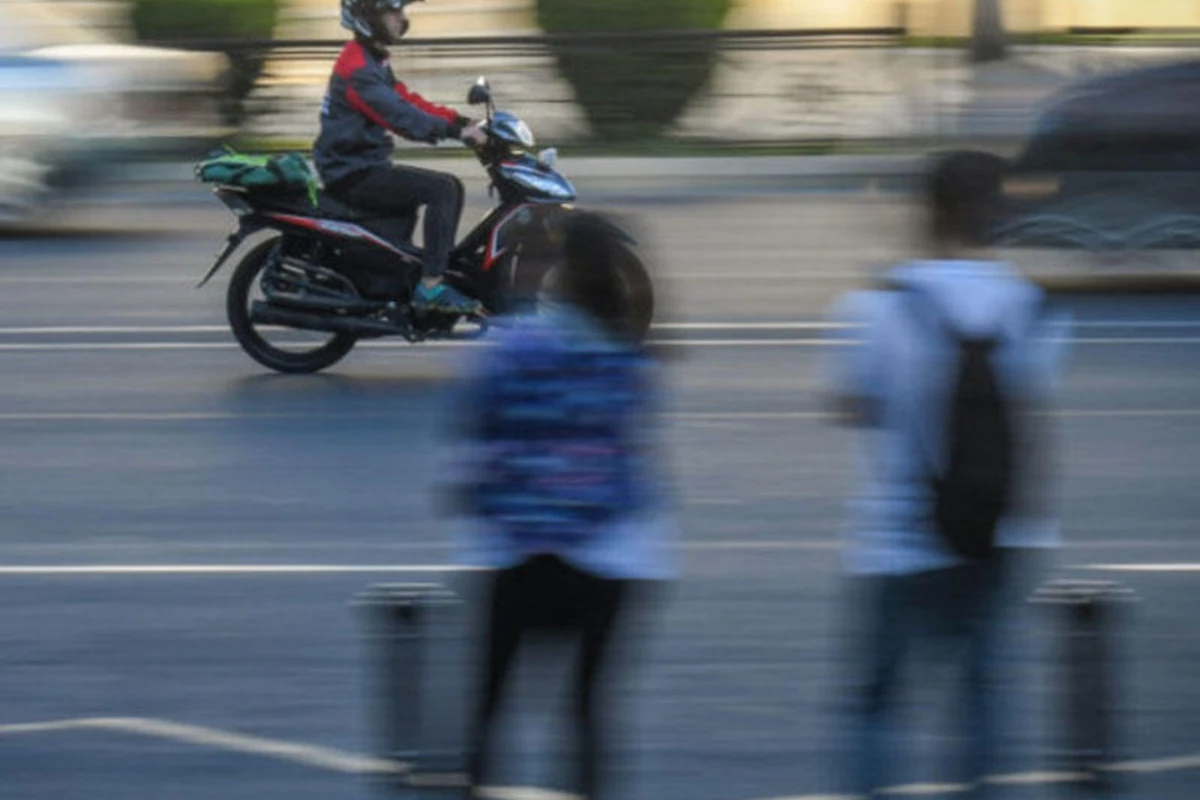 Moped sürənlərin nəzərinə: Sürücülük vəsiqəsi tələbi gəlir - VİDEO