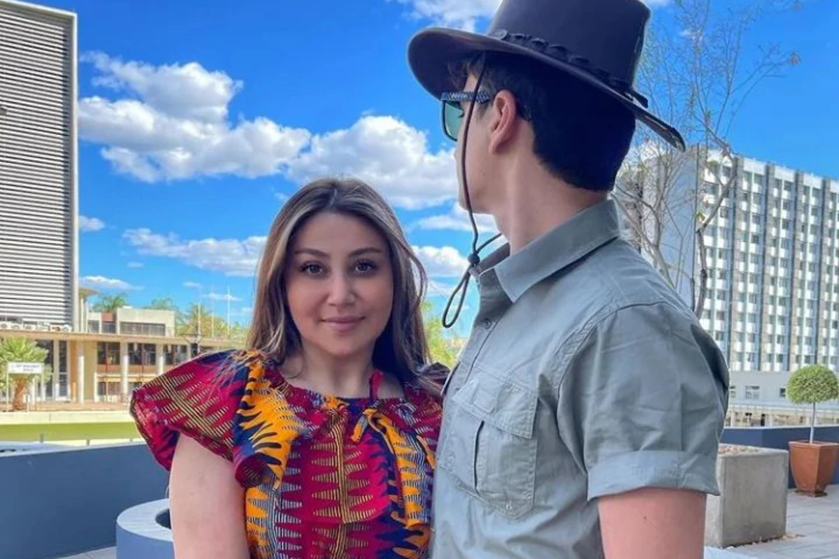 Damla oğlu İbrahimlə Afrikada - FOTO