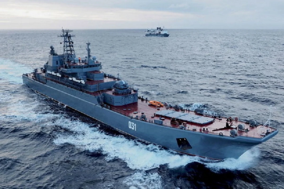 Российские корабли отошли от украинского берега почти на 200 км