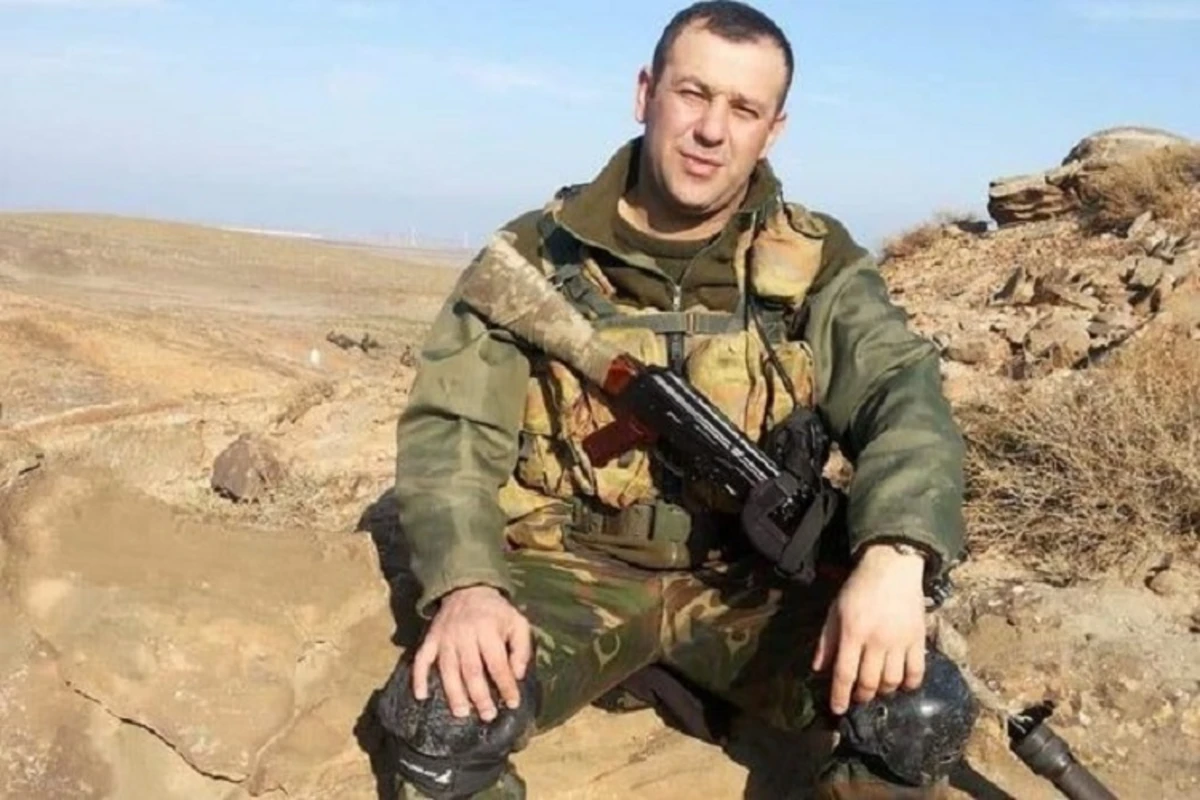 Hərbçilərə işgəncə verdiyi üçün axtarılan Polad Əzizov kimdir? - FOTO