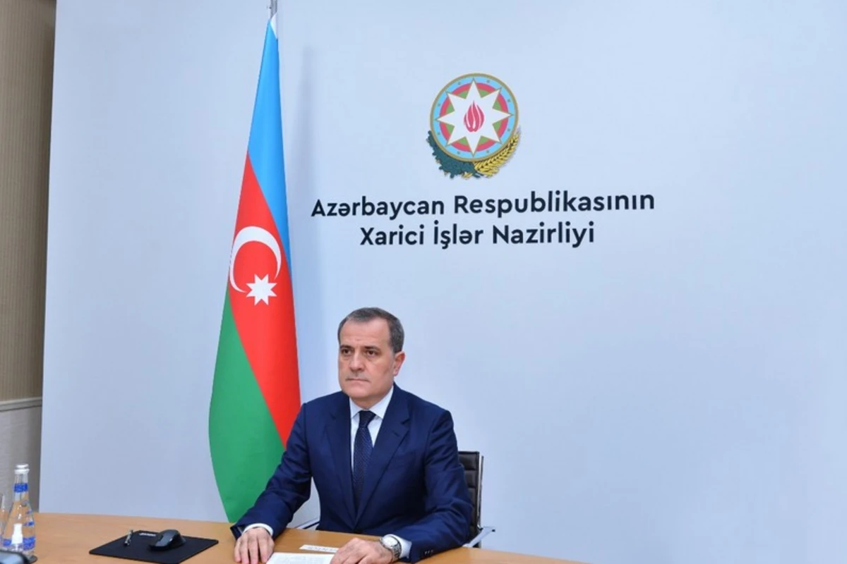 Ceyhun Bayramov çinli həmkarı ilə danışdı