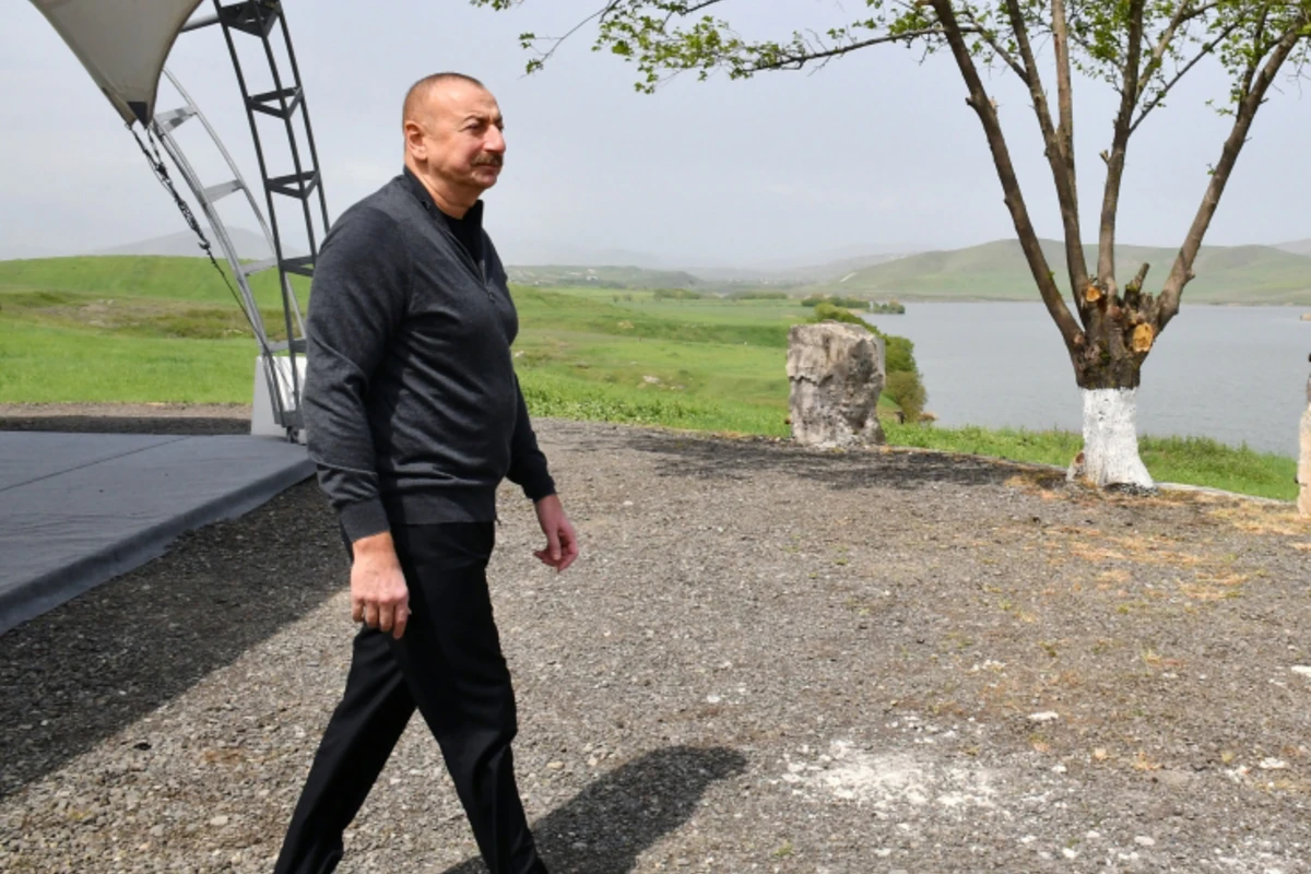 İlham Əliyev Füzulidə Köndələnçay su anbarlarında aparılacaq təmir-bərpa işləri ilə tanış olub