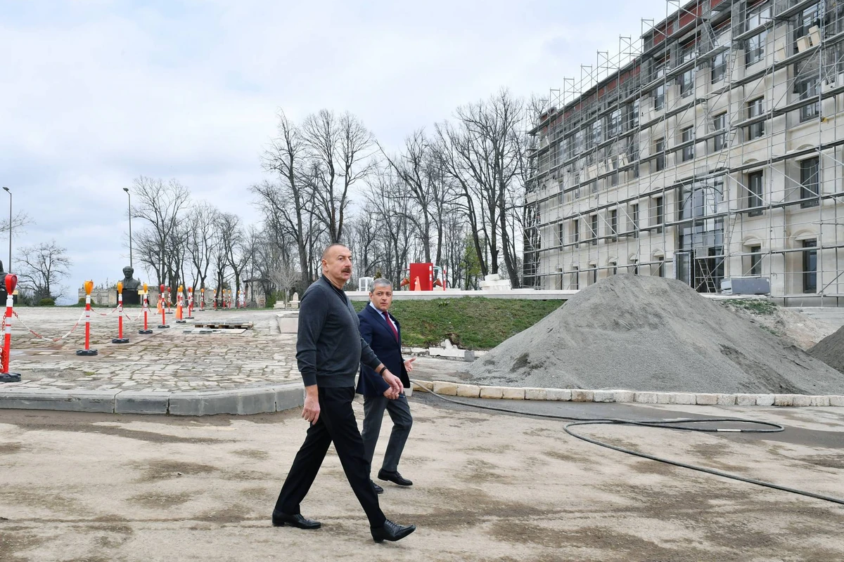 Prezident Şuşada inzibati binanın əsaslı təmiri və konfrans zalının tikintisi ilə tanış olub