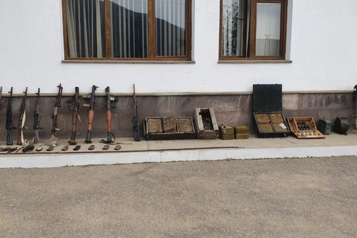 Xocavənddə xeyli sayda silah-sursat aşkarlandı Xocavənddə xeyli sayda silah-sursat aşkarlandı