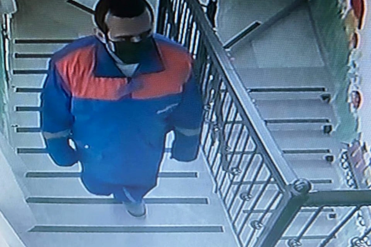 Bakıda qapı-qapı gəzib 80 AZN tələb edən bu şəxsə pul verməyin - FOTO Bakıda qapı-qapı gəzib 80 AZN tələb edən bu şəxsə pul verməyin - FOTO