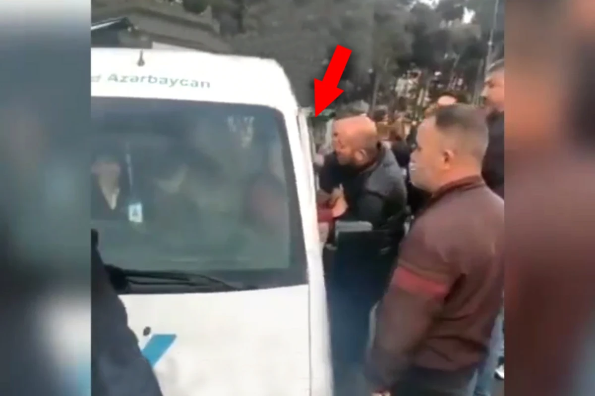 В Баку возле станции метро на сотрудников телеканала совершено нападение - ВИДЕО