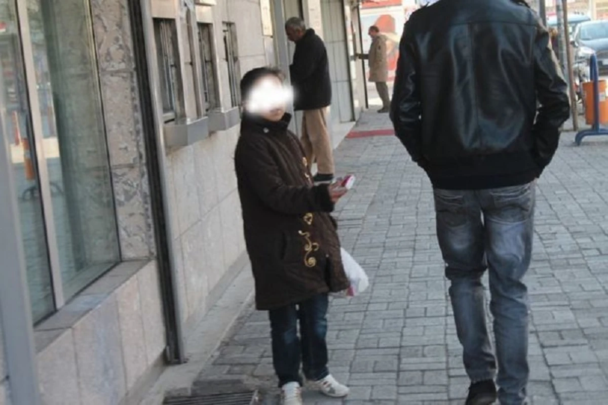 В Баку пропала 14-летняя девочка, продававшая на улице салфетки
