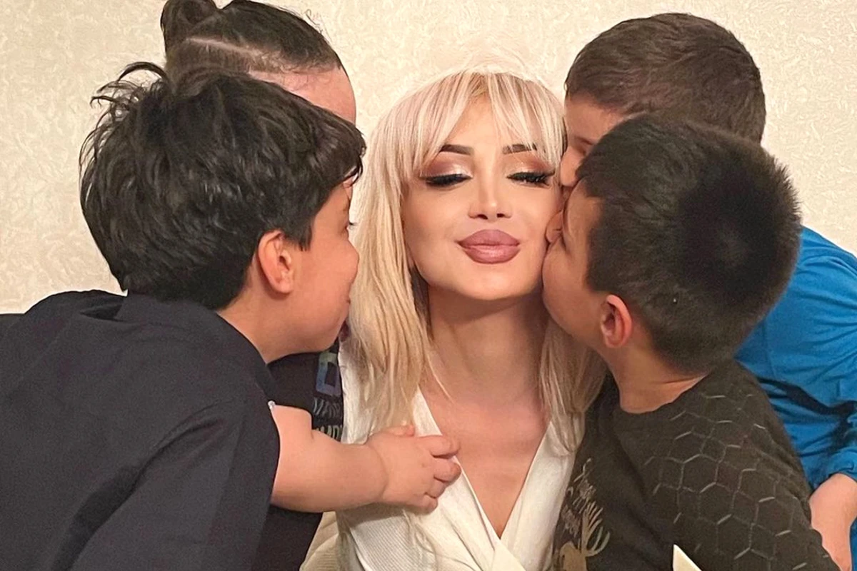 Məleykə Əsədova 56 yaşını evində qeyd etdi - FOTO
