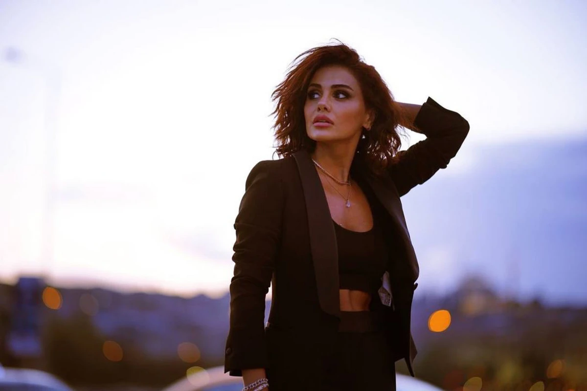 Günel Zeynalovanın Rza Zərrabla 20 il əvvəlki FOTOsu Günel Zeynalovanın Rza Zərrabla 20 il əvvəlki FOTOsu
