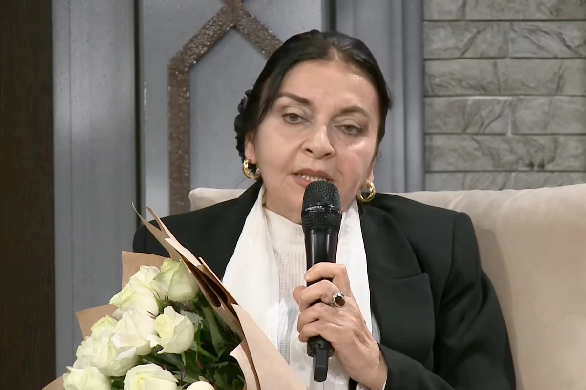 Həmidə Ömərova: Anam 6 il elə bildi ki, o mənim qızımdır - VİDEO