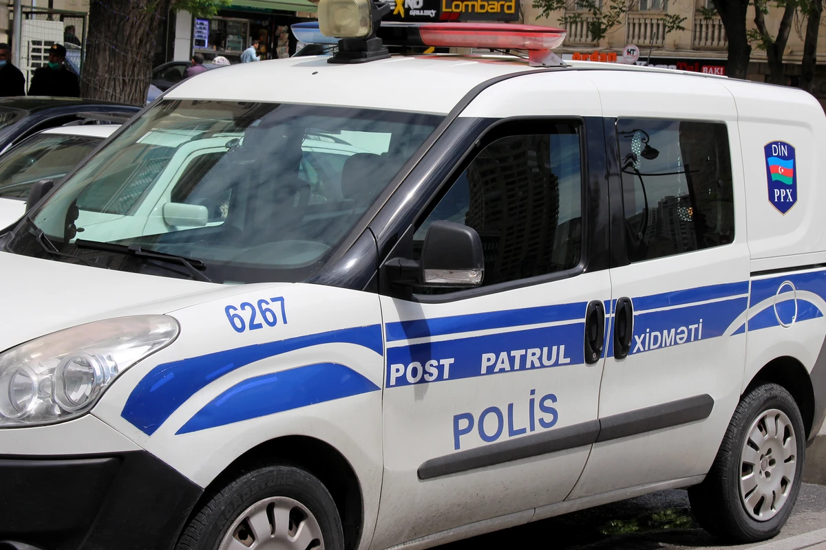 Bakıda polisə silahlı müqavimət göstərilib, polis maşını zədələnib
